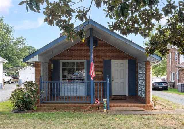 Photo 3 of Single family home for sale at 218 Williamson St, Burlington, NC 27215 | MLS# 1234995 | Listing updated on 2026-09-11