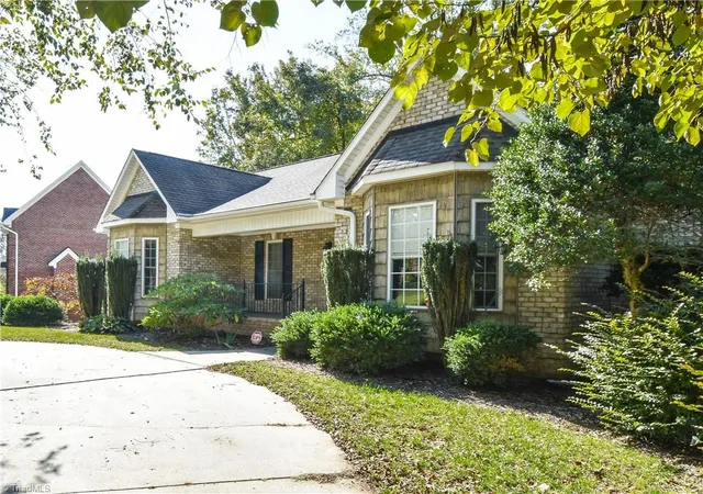 Photo 2 of Single family home for sale at 4634 Pebble Lake Dr, Pfafftown, NC 27040 | MLS# 1238502 | Listing updated on 2026-10-28