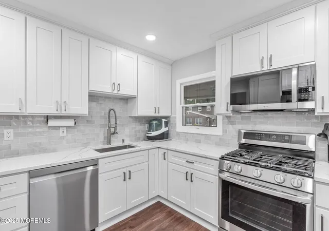 Photo 4 of Single family home for sale at 11 Cornell Dr, Hazlet, NJ 07730 | MLS# 22628610 | Listing updated on 2026-09-15