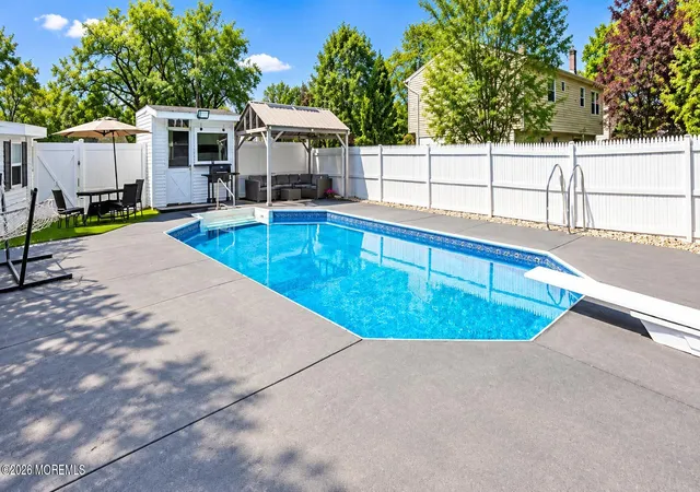 Photo 3 of Single family home for sale at 19 Beacon St, Jackson, NJ 08527 | MLS# 22600140 | Listing updated on 2026-09-17