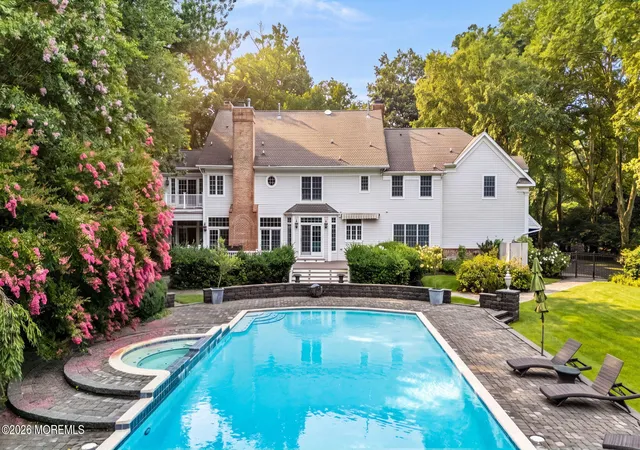 Photo 4 of Sale Pending at 423 Navesink River Rd, Red Bank, NJ 07701 | MLS# 22611520 | Listing updated on 2026-09-30