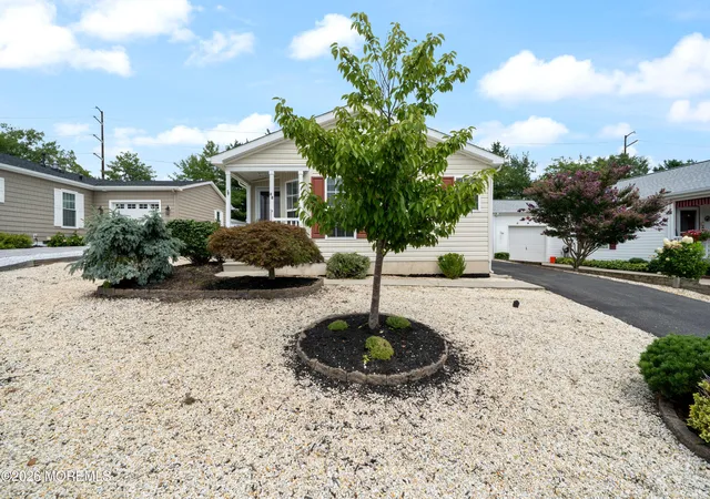 Photo 2 of Sale Pending at 48 Fort Lee Dr, Manahawkin, NJ 08050 | MLS# 22615020 | Listing updated on 2026-09-20