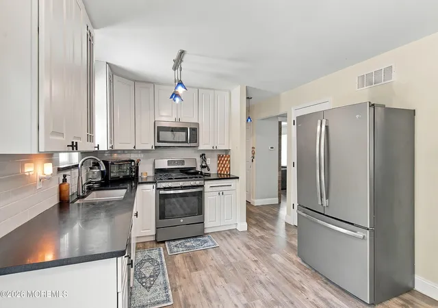 Photo 3 of Single family home for sale at 28 Westwood Dr, Bayville, NJ 08721 | MLS# 22614564 | Listing updated on 2026-10-08