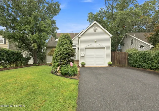 Photo 1 of Single family home for sale at 44 East Dr, Toms River, NJ 08753 | MLS# 22615988 | Listing updated on 2026-09-15
