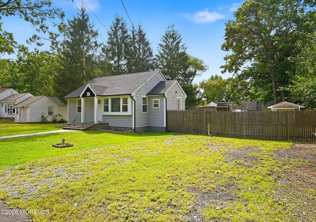 Photo 3 of Single family home for sale at 60 Crest Dr, Howell, NJ 07731 | MLS# 22630235 | Listing updated on 2026-10-06