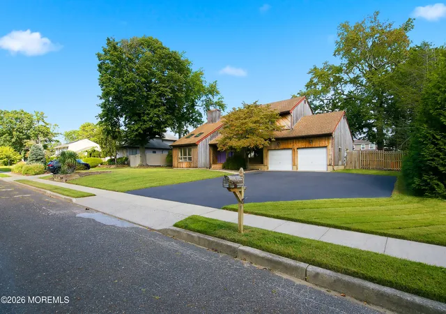 Photo 4 of Single family home for sale at 519 Ilexberry Ln, Toms River, NJ 08753 | MLS# 22621154 | Listing updated on 2026-09-30