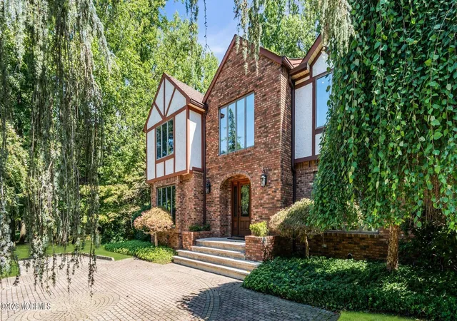 Photo 1 of Sale Pending at 29 Red Coach Ln, Holmdel, NJ 07733 | MLS# 22629396 | Listing updated on 2026-09-25