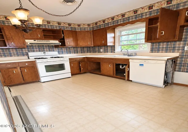 Photo 1 of Single family home for sale at 16 Edinburgh Dr, Toms River, NJ 08757 | MLS# 22623288 | Listing updated on 2026-09-11