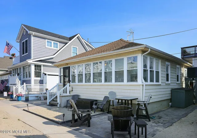 Photo 2 of Single family home for sale at 3 Hayes Ct, Point Pleasant Beach, NJ 08742 | MLS# 22627730 | Listing updated on 2026-10-07