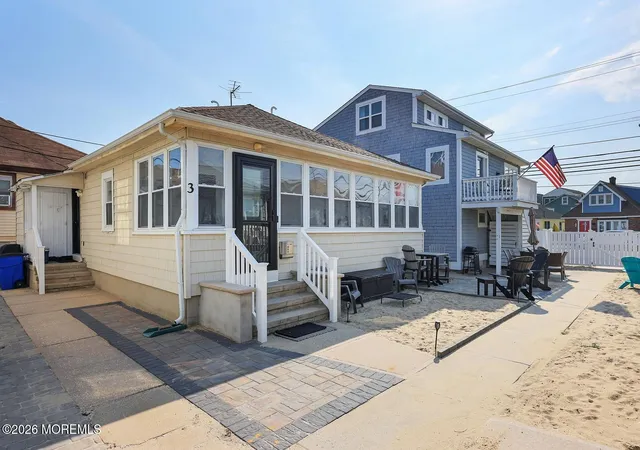 Photo 4 of Single family home for sale at 3 Hayes Ct, Point Pleasant Beach, NJ 08742 | MLS# 22627730 | Listing updated on 2026-10-07