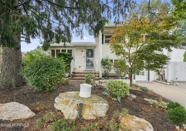 Photo 2 of Single family home for sale at 49 Frederick Pl, Parlin, NJ 08859 | MLS# 22629642 | Listing updated on 2026-10-06