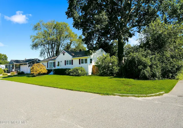 Photo 2 of Single family home for sale at 4 River Park Dr, Brick, NJ 08724 | MLS# 22628612 | Listing updated on 2026-09-13