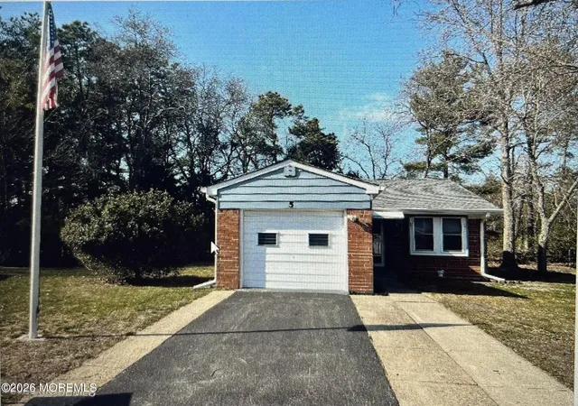 Photo 1 of Single family home for sale at 5 Revere Ct, Whiting, NJ 08759 | MLS# 22625926 | Listing updated on 2026-09-16