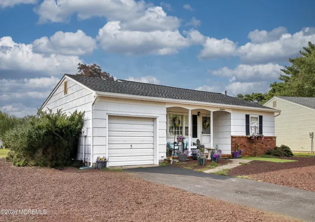 Photo 2 of Single family home for sale at 22 Brakenbury Ct, Toms River, NJ 08757 | MLS# 22626018 | Listing updated on 2026-09-03