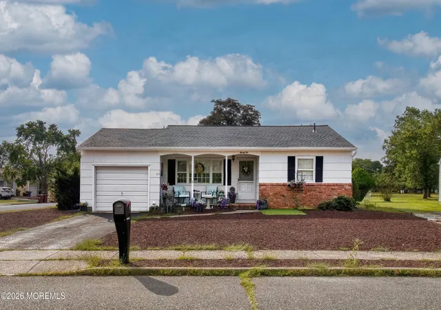 Photo 3 of Single family home for sale at 22 Brakenbury Ct, Toms River, NJ 08757 | MLS# 22626018 | Listing updated on 2026-09-03