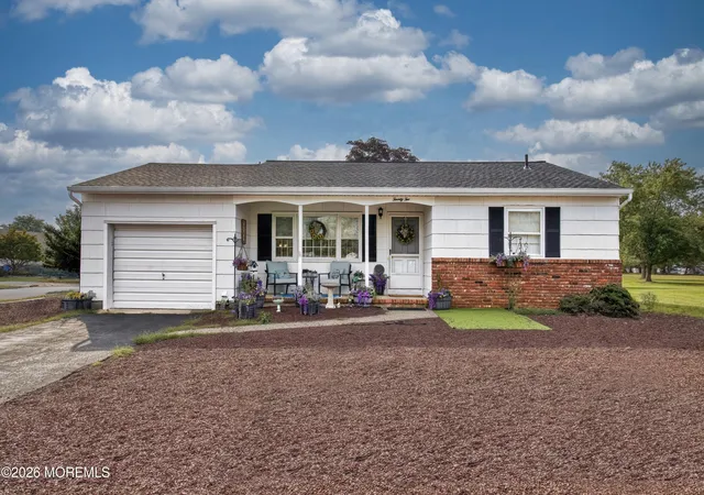 Photo 3 of Single family home for sale at 22 Brakenbury Ct, Toms River, NJ 08757 | MLS# 22626018 | Listing updated on 2026-10-26