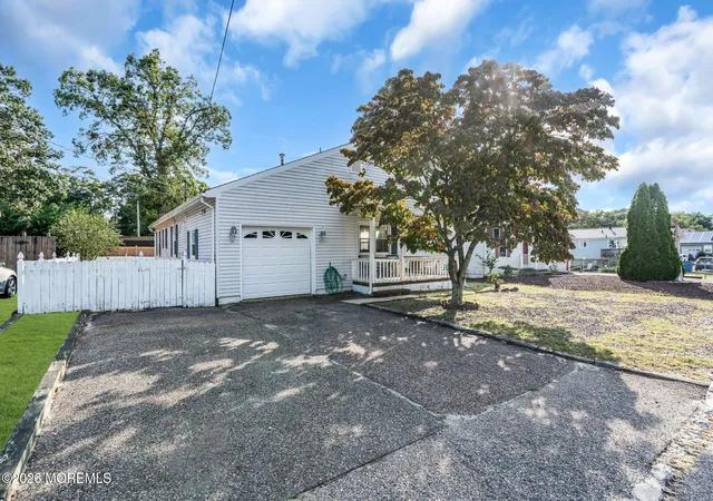 Photo 4 of Sale Pending at 1905 Teakwood Rd, Toms River, NJ 08753 | MLS# 22629811 | Listing updated on 2026-09-28