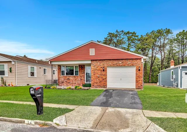 Photo 3 of Single family home for sale at 14 Santiago Dr W, Toms River, NJ 08757 | MLS# 22628298 | Listing updated on 2026-09-09