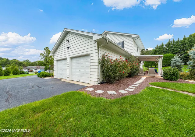 Photo 3 of Single family home for sale at 5 Travis Ct, Monroe Township, NJ 08831 | MLS# 22627719 | Listing updated on 2026-09-21