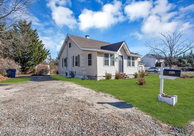 Photo 4 of Single family home for sale at 2595 Hooper Ave, Brick, NJ 08723 | MLS# 22627897 | Listing updated on 2026-09-15