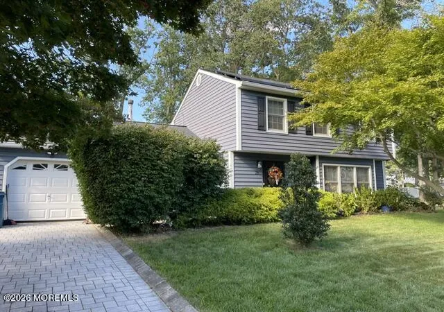 Photo 2 of Single family home for sale at 28 Standish Dr, Howell, NJ 07731 | MLS# 22627401 | Listing updated on 2026-10-06