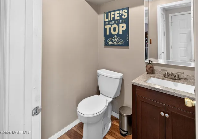 Listing Photo 5 - Condo for sale in building located at 20 Karwatt Ct, Sayreville, NJ 08872