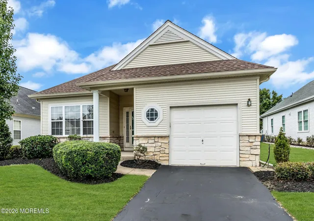 Photo 2 of Single family home for sale at 4 Frances Ct, Manchester, NJ 08759 | MLS# 22627303 | Listing updated on 2026-09-14