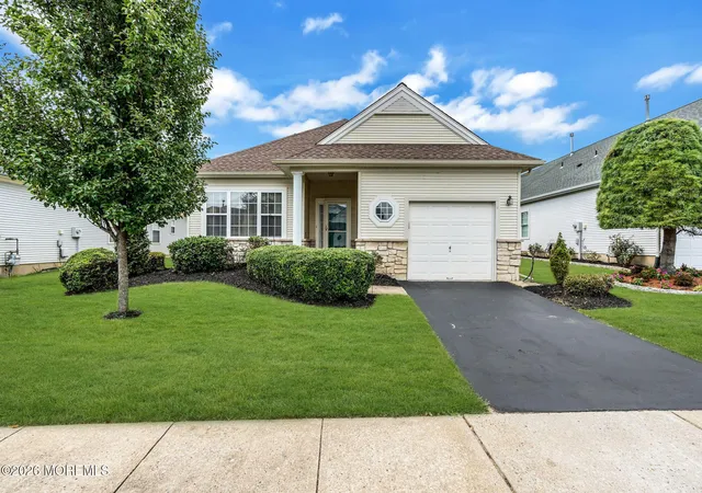 Photo 3 of Single family home for sale at 4 Frances Ct, Manchester, NJ 08759 | MLS# 22627303 | Listing updated on 2026-09-14