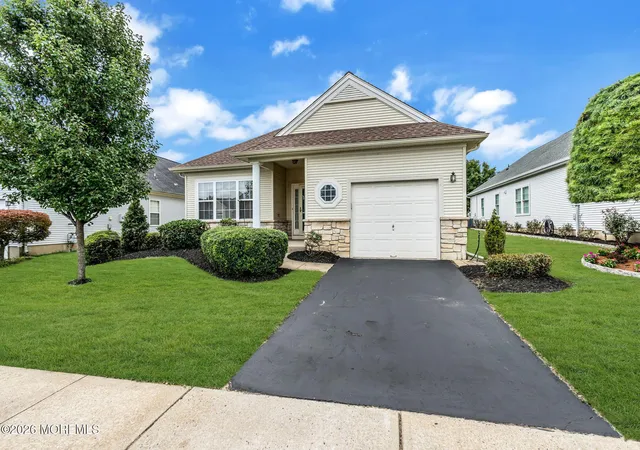 Photo 4 of Single family home for sale at 4 Frances Ct, Manchester, NJ 08759 | MLS# 22627303 | Listing updated on 2026-09-14