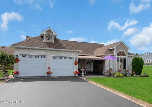 Photo 3 of Sale Pending at 31 Swindon Ct, Toms River, NJ 08757 | MLS# 22628043 | Listing updated on 2026-09-16