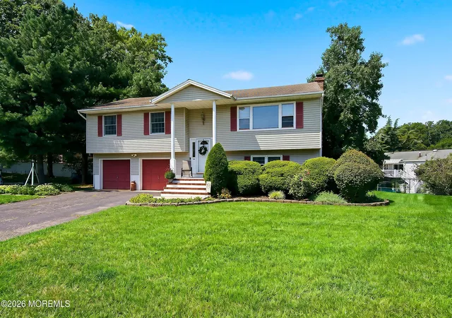 Photo 2 of Single family home for sale at 3 Masada Ct, Toms River, NJ 08753 | MLS# 22627597 | Listing updated on 2026-09-17