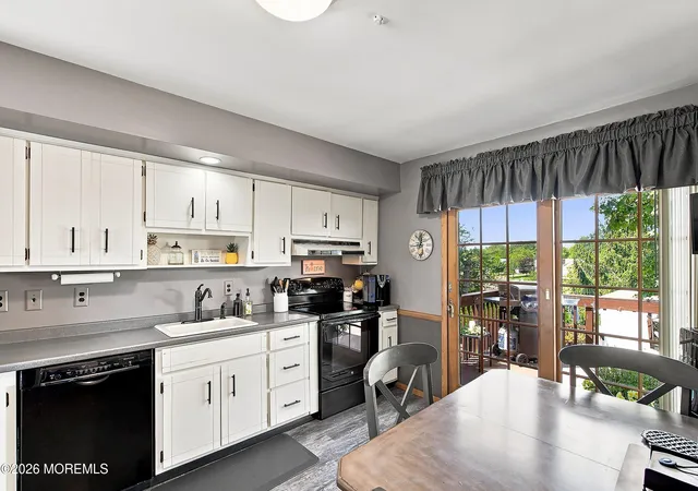 Photo 4 of Single family home for sale at 3 Masada Ct, Toms River, NJ 08753 | MLS# 22627597 | Listing updated on 2026-09-17