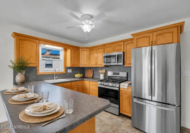 Photo 2 of Single family home for sale at 3 Preston Ct, Toms River, NJ 08757 | MLS# 22627469 | Listing updated on 2026-09-10