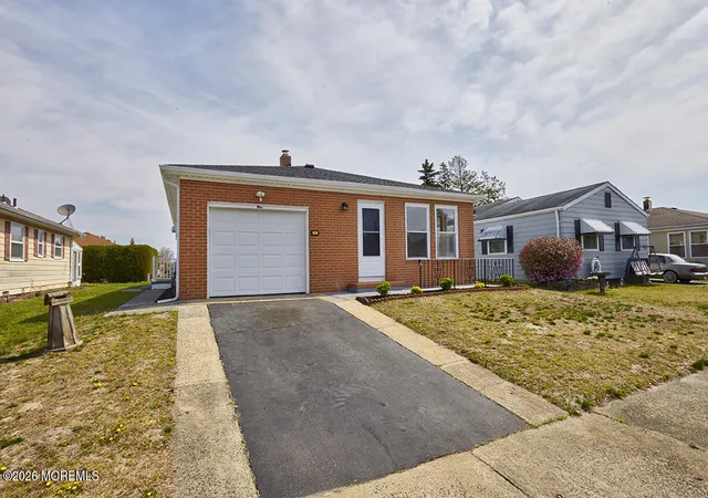 Photo 2 of Single family home for sale at 9 Mirador Ct, Toms River, NJ 08757 | MLS# 22627383 | Listing updated on 2026-09-01
