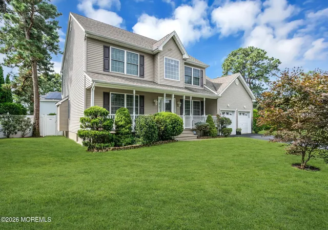 Photo 4 of Single family home for sale at 592 Pirate Ln, Manahawkin, NJ 08050 | MLS# 22627432 | Listing updated on 2026-09-14