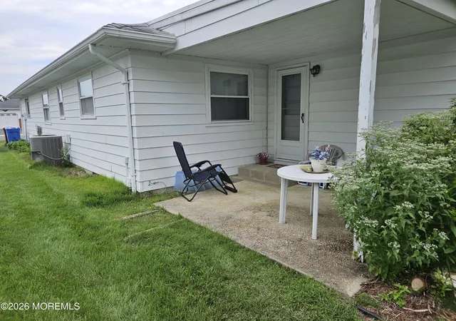 Photo 3 of Single family home for sale at 506 St Thomas Dr, Toms River, NJ 08757 | MLS# 22627475 | Listing updated on 2026-09-13