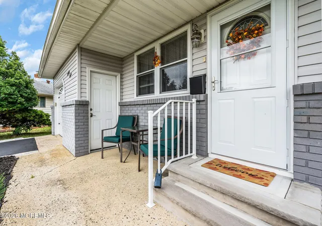 Photo 3 of Single family home for sale at 27 Bolans Ct, Toms River, NJ 08757 | MLS# 22627684 | Listing updated on 2026-09-03