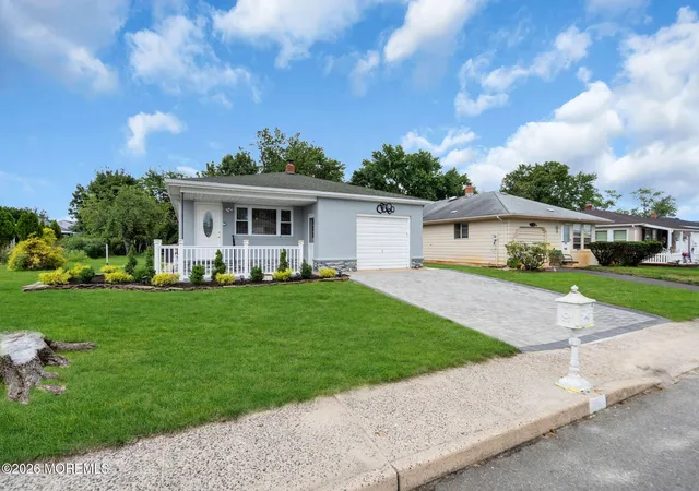 Photo 4 of Single family home for sale at 246 Charlotteville Dr N, Toms River, NJ 08757 | MLS# 22627505 | Listing updated on 2026-09-14