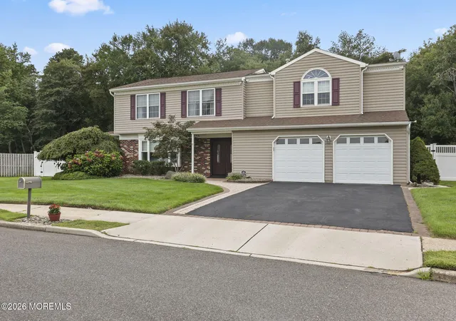 Photo 2 of Single family home for sale at 55 Hedgewood Rd, Howell, NJ 07731 | MLS# 22627540 | Listing updated on 2026-09-10
