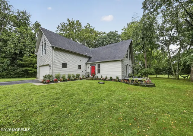 Photo 2 of Single family home for sale at 1012 Columbus Rd, Burlington, NJ 08016 | MLS# 22627493 | Listing updated on 2026-09-03