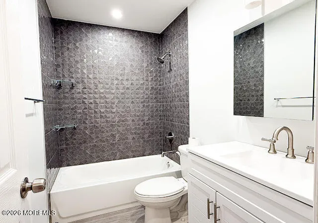 Photo 4 of Single family home for sale at 8 Forsgate Dr, Freehold, NJ 07728 | MLS# 22627528 | Listing updated on 2026-10-03