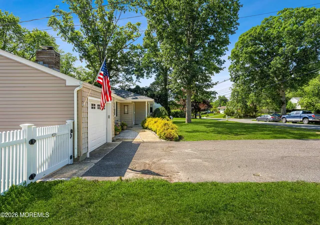 Photo 3 of Single family home for sale at 469 River Ter, Toms River, NJ 08755 | MLS# 22627509 | Listing updated on 2026-09-15