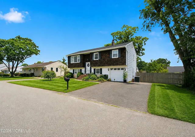 Photo 4 of Single family home for sale at 545 Neptune Ave, Beachwood, NJ 08722 | MLS# 22627771 | Listing updated on 2026-09-17