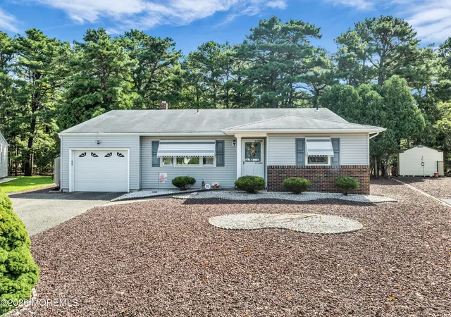 Photo 1 of Single family home for sale at 21 Burlington Ct, Toms River, NJ 08757 | MLS# 22628186 | Listing updated on 2026-09-16