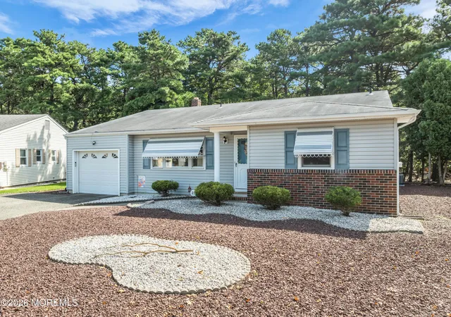 Photo 2 of Single family home for sale at 21 Burlington Ct, Toms River, NJ 08757 | MLS# 22628186 | Listing updated on 2026-09-16