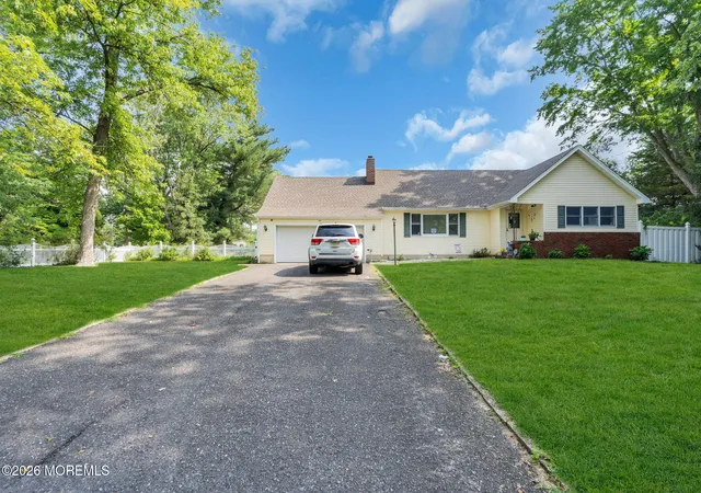 Photo 2 of Single family home for sale at 11 Mount Vernon Dr, Toms River, NJ 08755 | MLS# 22627679 | Listing updated on 2026-09-11