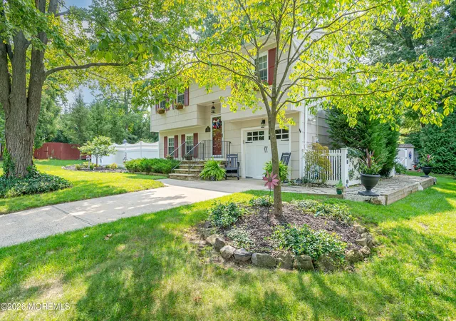 Photo 3 of Single family home for sale at 20 Eisenhower Ct, Matawan, NJ 07747 | MLS# 22628291 | Listing updated on 2026-09-15