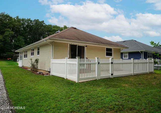 Photo 4 of Single family home for sale at 2117 Mount Hope Ln, Toms River, NJ 08753 | MLS# 22627943 | Listing updated on 2026-09-10