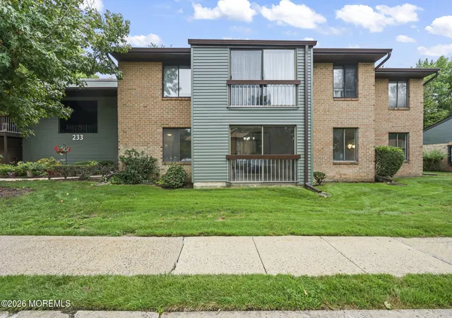 Photo 1 of Single family home for sale at 233 Medford Ct #E, Manalapan, NJ 07726 | MLS# 22628605 | Listing updated on 2026-09-10