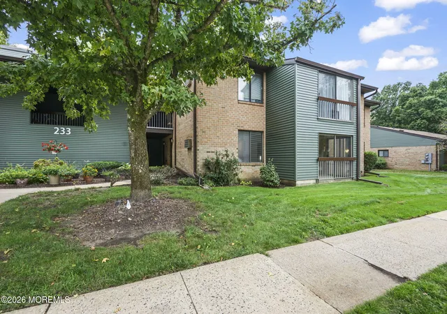 Photo 2 of Single family home for sale at 233 Medford Ct #E, Manalapan, NJ 07726 | MLS# 22628605 | Listing updated on 2026-09-10